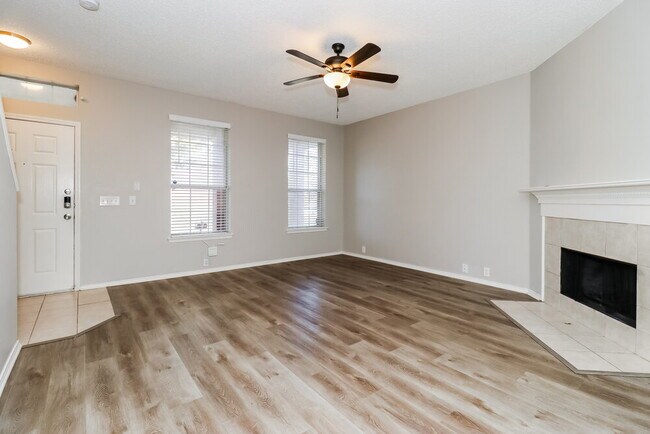 8425 Vicksburg Ln