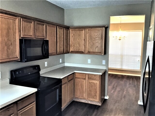 Photo - 304 Double Oak Ln