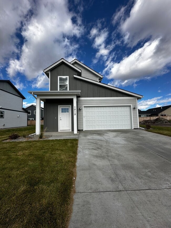 Building Photo - Beautiful and New 3 Bedroom Home