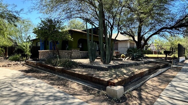 Photo - 3 bedroom historic home near U of A Campus and downtown!