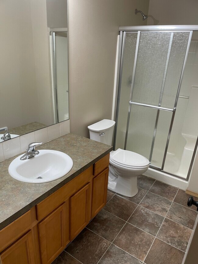 Photo - 3010 Everett Ave Unidad B