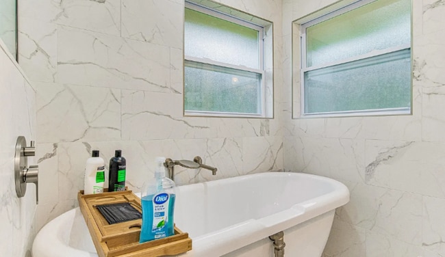 Photo - 814 W Gonzalez St