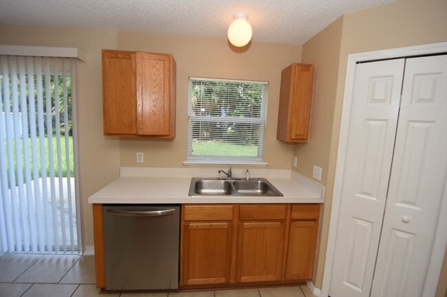 Photo - 27 Riverdale Ln