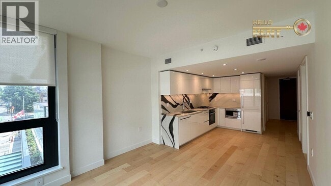135 13th St E Unit 304