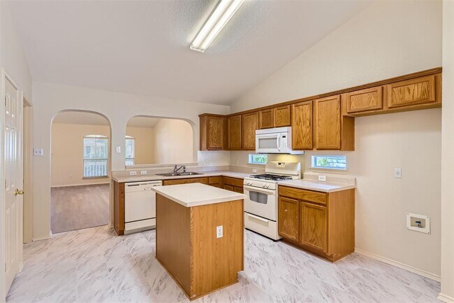 Photo - 716 Scheel Rd