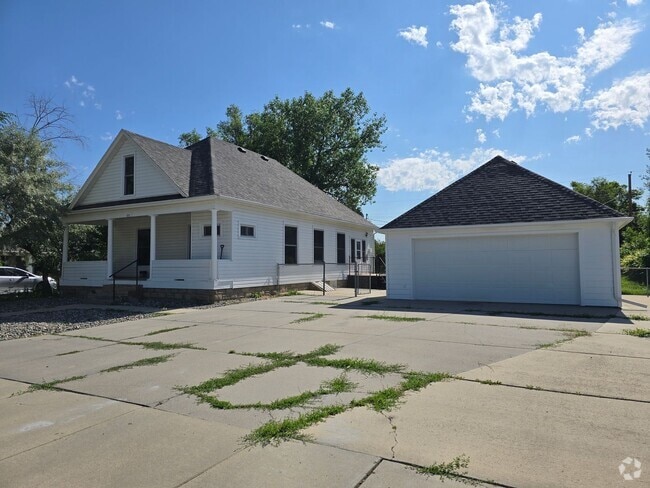 Building Photo - 2 Bed 1 Bath + Garage and Yard Rental