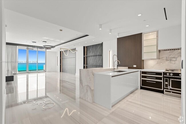 Building Photo - 17901 Collins Ave Unit 2102 Rental