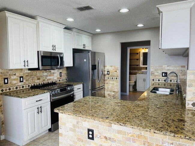 Photo - 1803 Meadow Pond Way