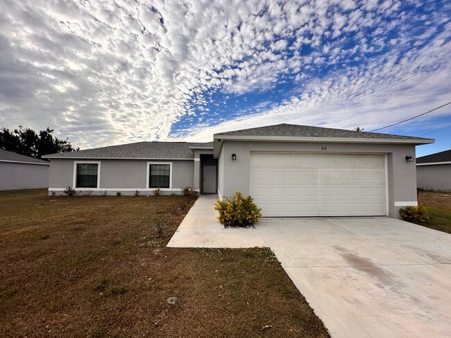 Building Photo - 318 NW 7th Pl