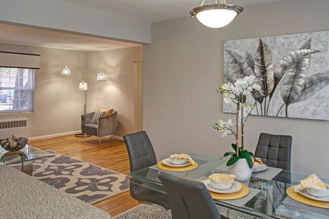 Lloyd Apartments