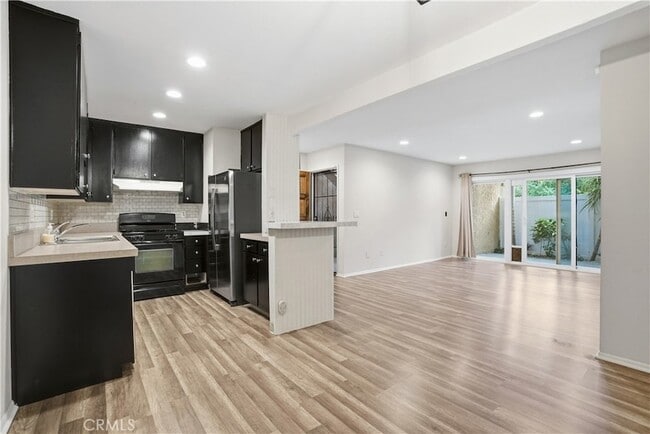 Building Photo - 1101 W MacArthur Blvd Unit 271