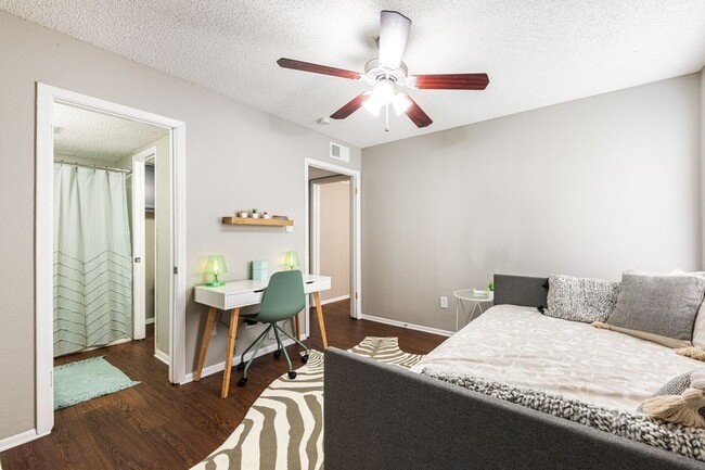 Photo - 1720 Woodward St Unidad 210