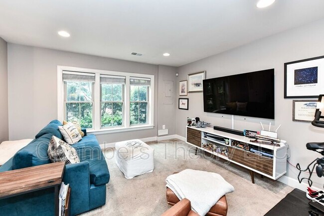 Photo - 2505 S Kenmore Ct