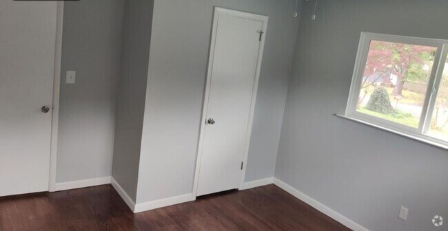 Building Photo - 2416 Sunset Strip St Rental
