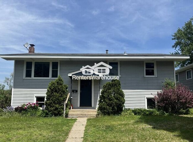Building Photo - Available Now 4 Bedroom 2 Bathroom Single Family Home in St. Paul