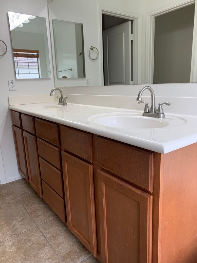 Photo - 1736 E Joseph Way