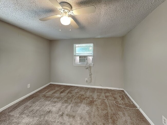 Photo - 1301 Sandy Ln