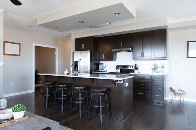 Photo - Downtown Executive Condo Living! 2+DEN * Gym * Lounge* Parking * AVAIL Sept 1! Unit 1