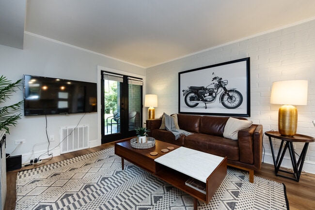 Photo - Country Club Apartments