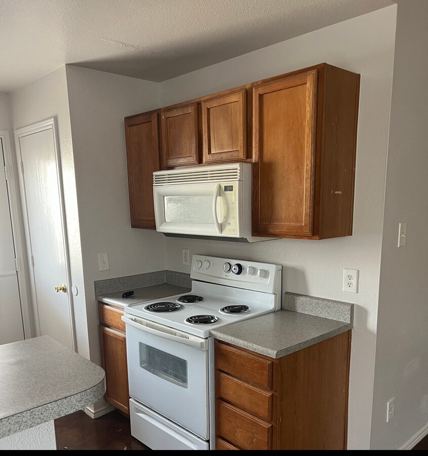 Photo - 7814 Downe Dr