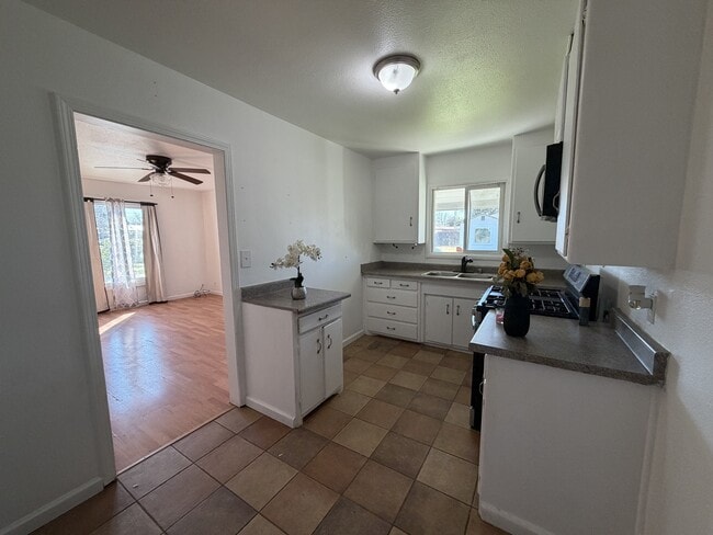 Photo - 1534 Melrose Ave