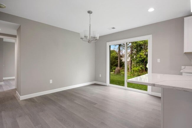 Photo - 2253 Papermill Rd