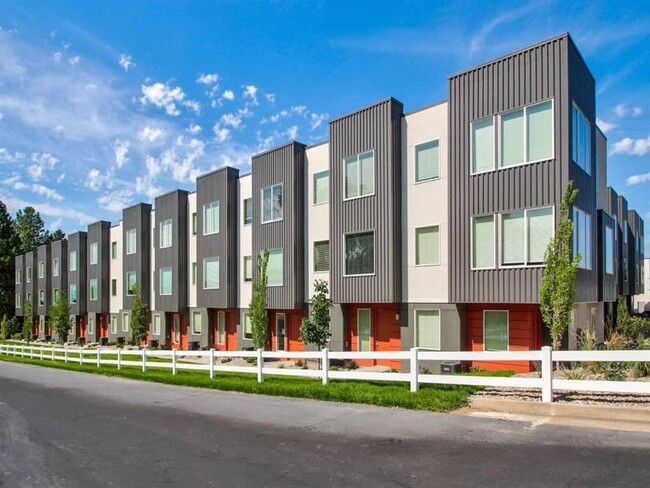 Aero Luxury Townhomes - Aero Luxury Townhomes