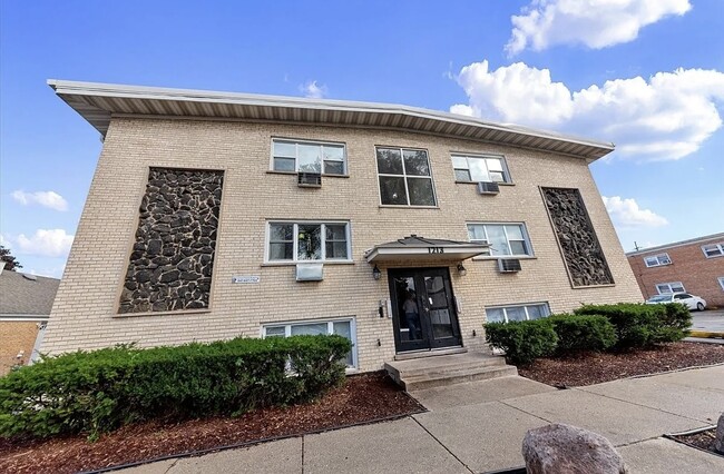 Building Photo - 1213 34th Ave Unit 20