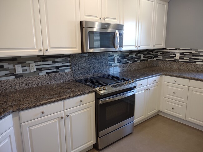 Photo - 982 N Sweetbriar Ln Unit B