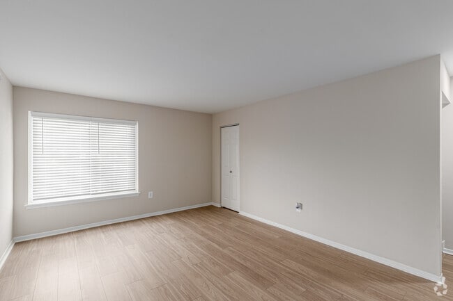 2BR, 2BA - 1,134SF - Living Room - Lakeside Apartments
