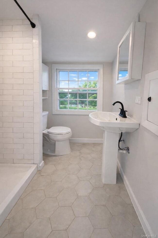 Photo - 474 N Bedford Rd