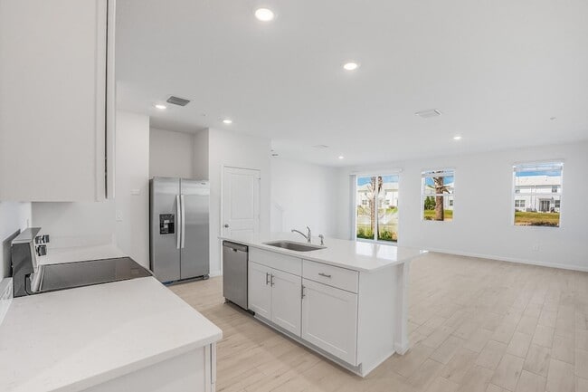 Photo - 621 Salisbury Cir