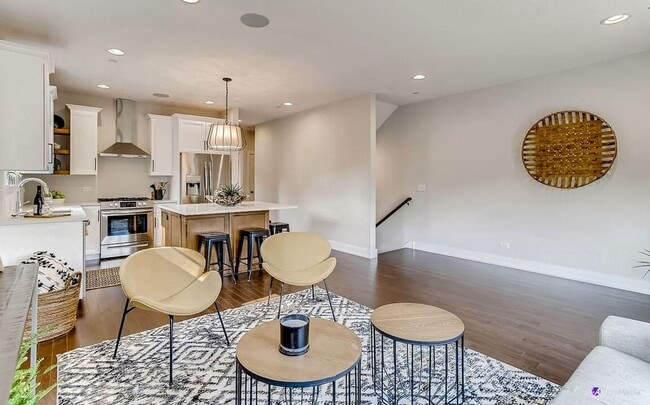 Photo - Luxurious 3 bed 3 bath townhome in Glen Ellyn