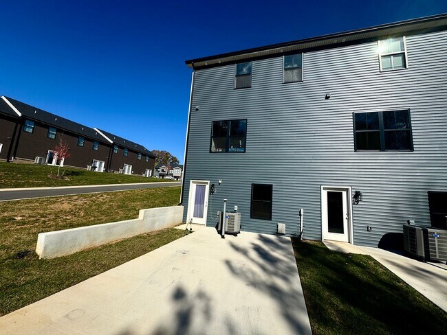 Photo - END UNIT Sunburst Villa Luxury Townhouse WITH BASEMENT