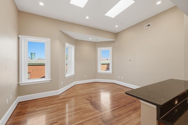 Photo - Columbia Heights Penthouse Condo | 1 Bed | 1 Bath | 600 Sf Unit 407