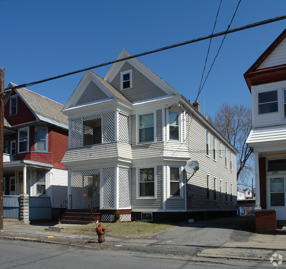 Photo - 1239 Crane St Apartments