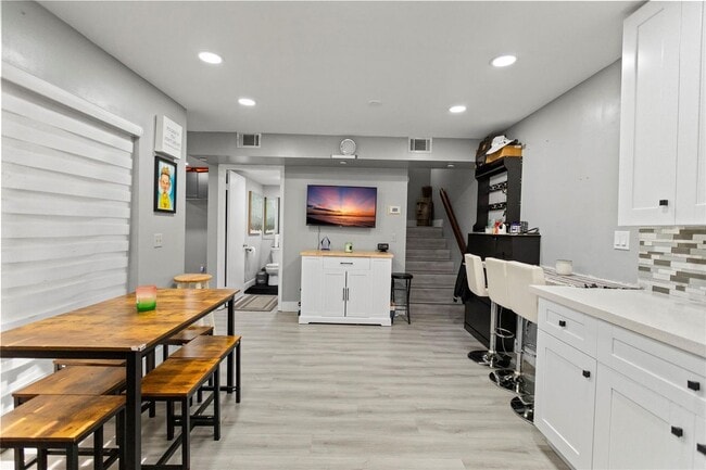 Photo - 22940 Oxford Pl