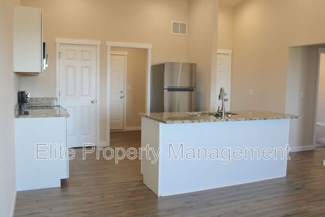 Photo - 318 W Coral Dr