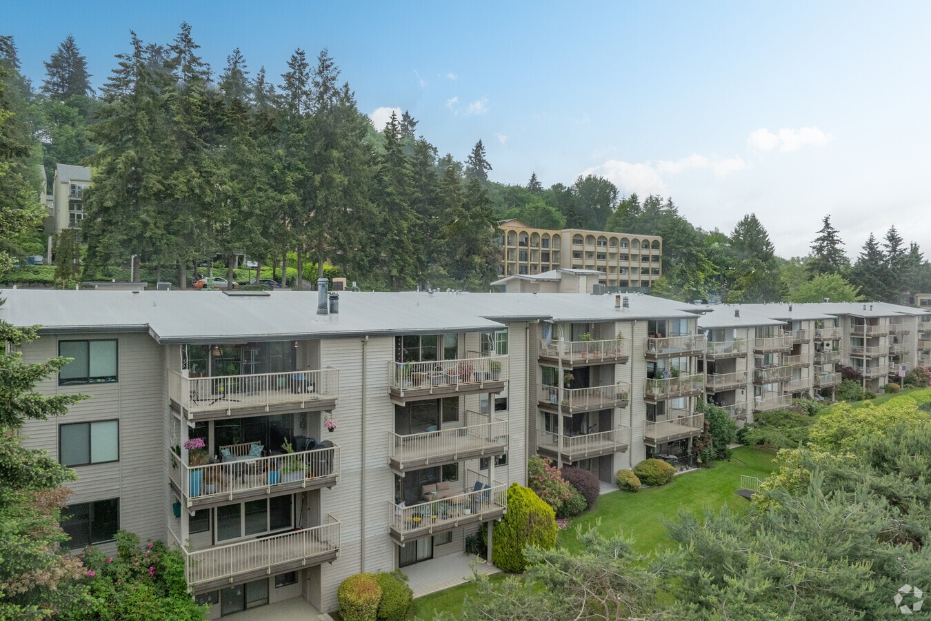 Primary - The Islandaire Apartments