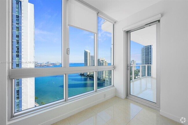 Building Photo - 300 S Biscayne Blvd Unit T-2212 Rental