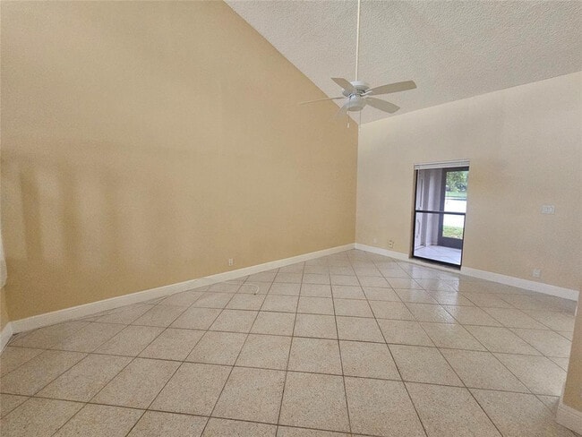 Photo - 633 Deer Crk Lk Pt S Ln