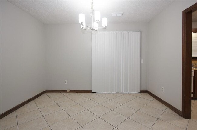 Photo - 948 Waverly Ct