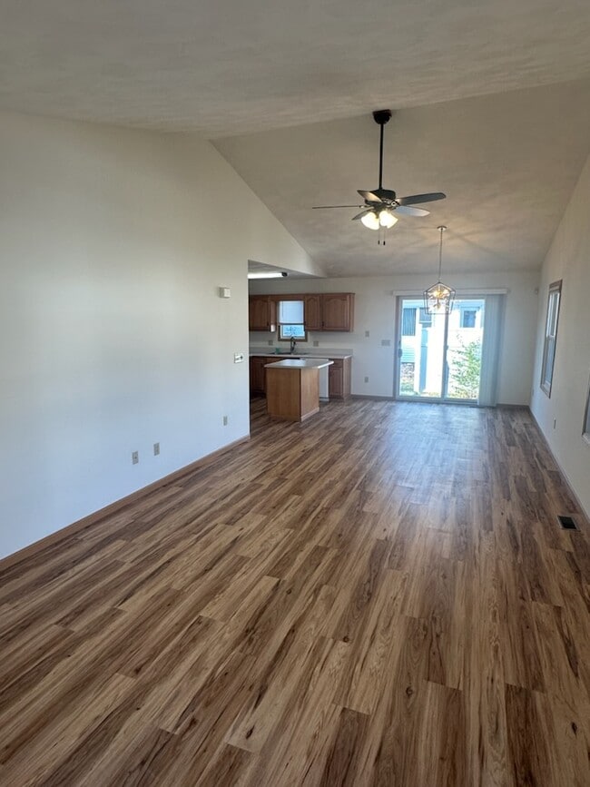 Photo - 123 Eagles Pt W Unidad 123