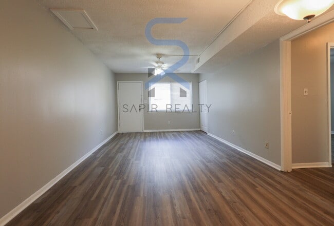 Photo - Move in before October 31st and choose you... Unit 17