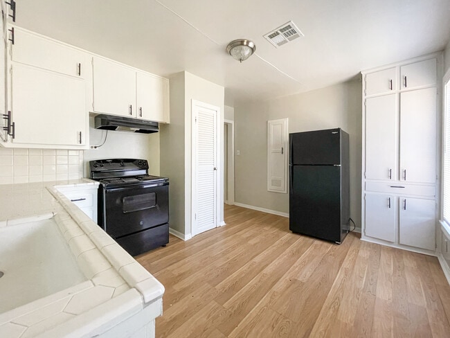 Photo - 3719 Parkwood St