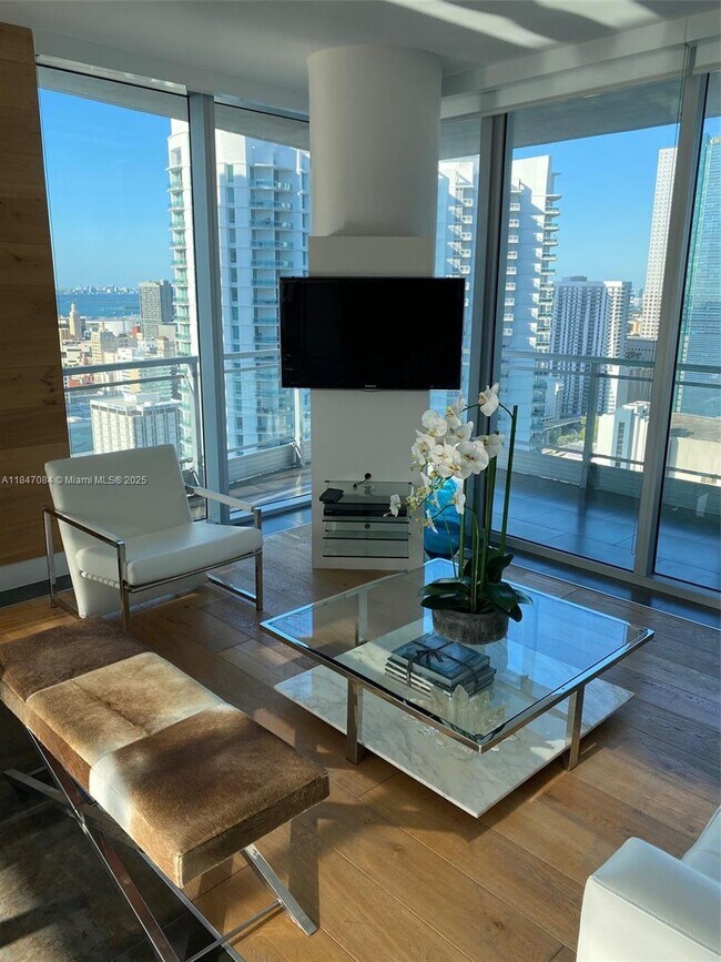 Photo - 92 SW 3rd St Unidad 3610