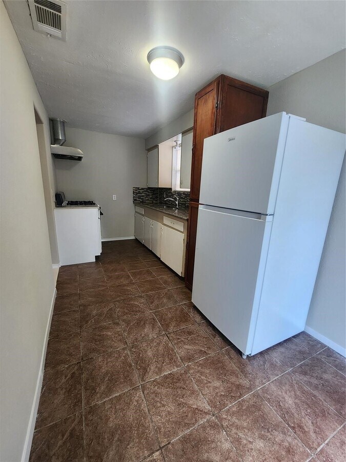 Photo - 221 E Lobit Ave