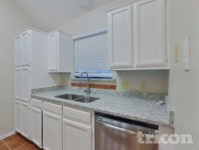 Photo - 1027 Brittany Dr