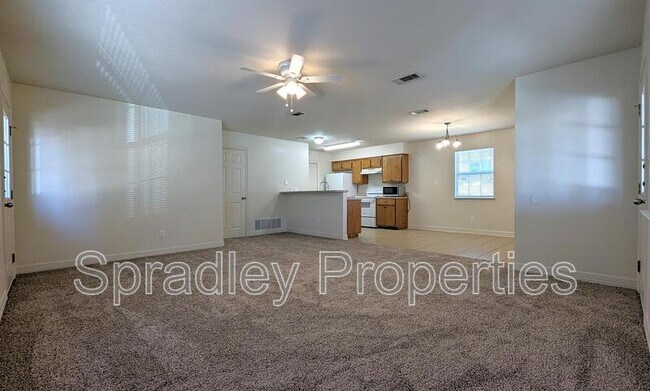 Photo - 820 N Beal St