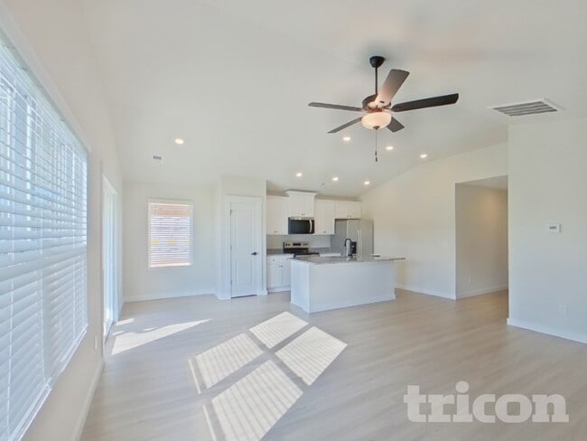 Photo - 1225 Crested Iris St